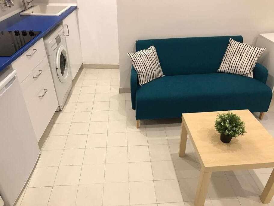 Un Genial Estudio En El Barrio Las Cortes Madrid Exterior foto
